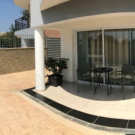 Livia's Appartments 파포스